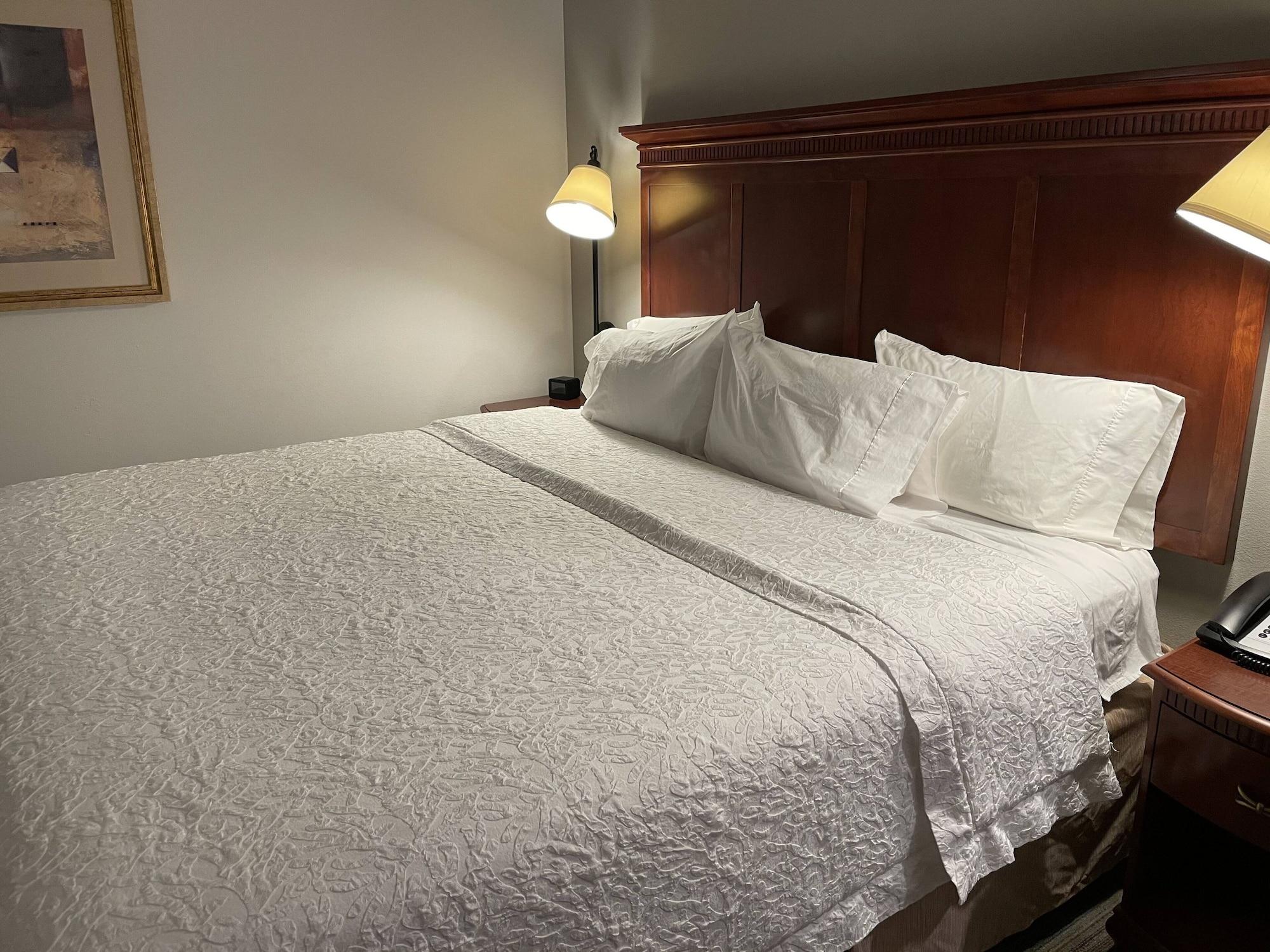 Hampton Inn & Suites Райфл Экстерьер фото