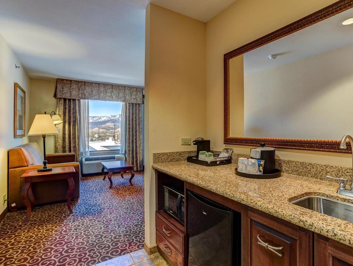 Hampton Inn & Suites Райфл Экстерьер фото