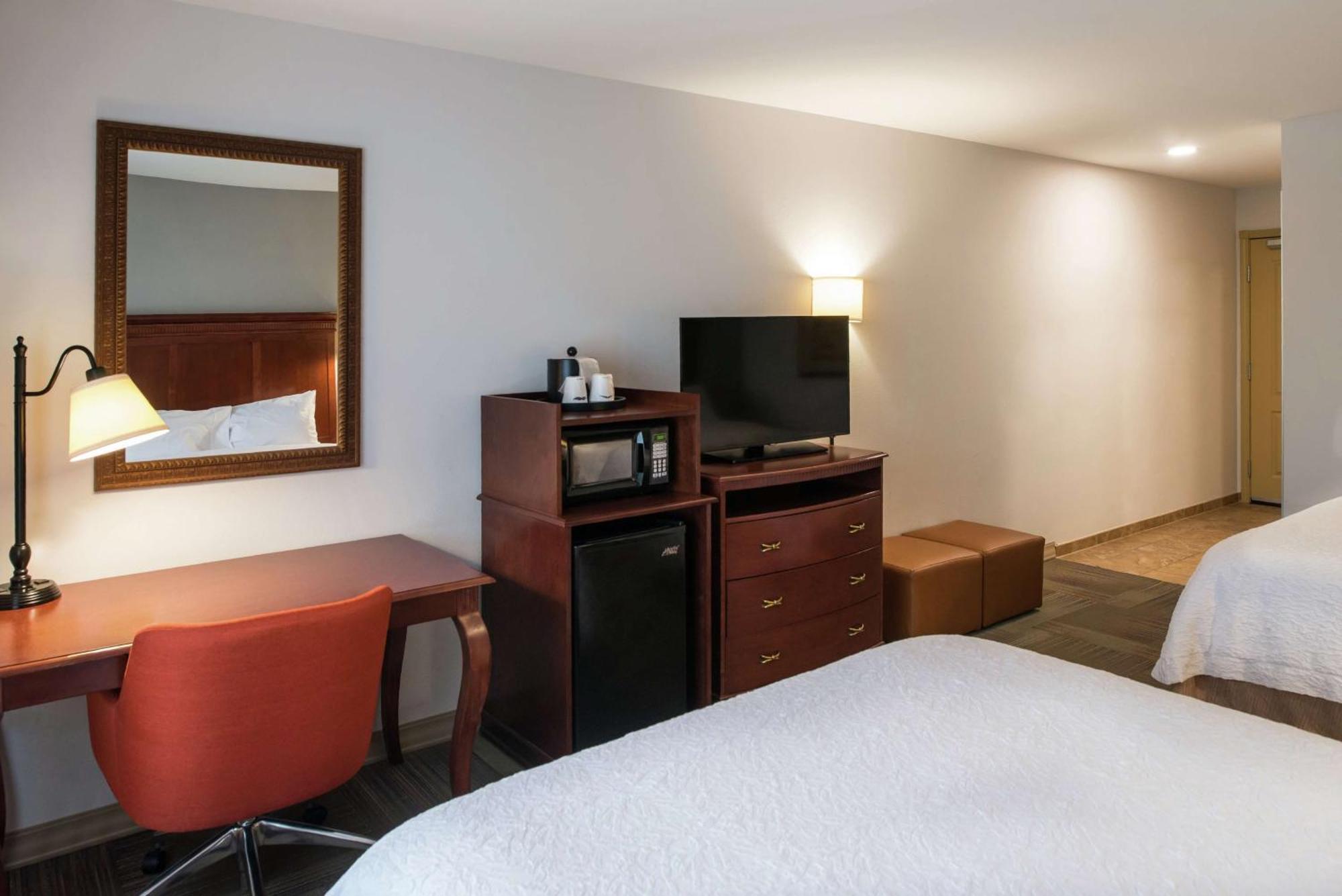 Hampton Inn & Suites Райфл Экстерьер фото