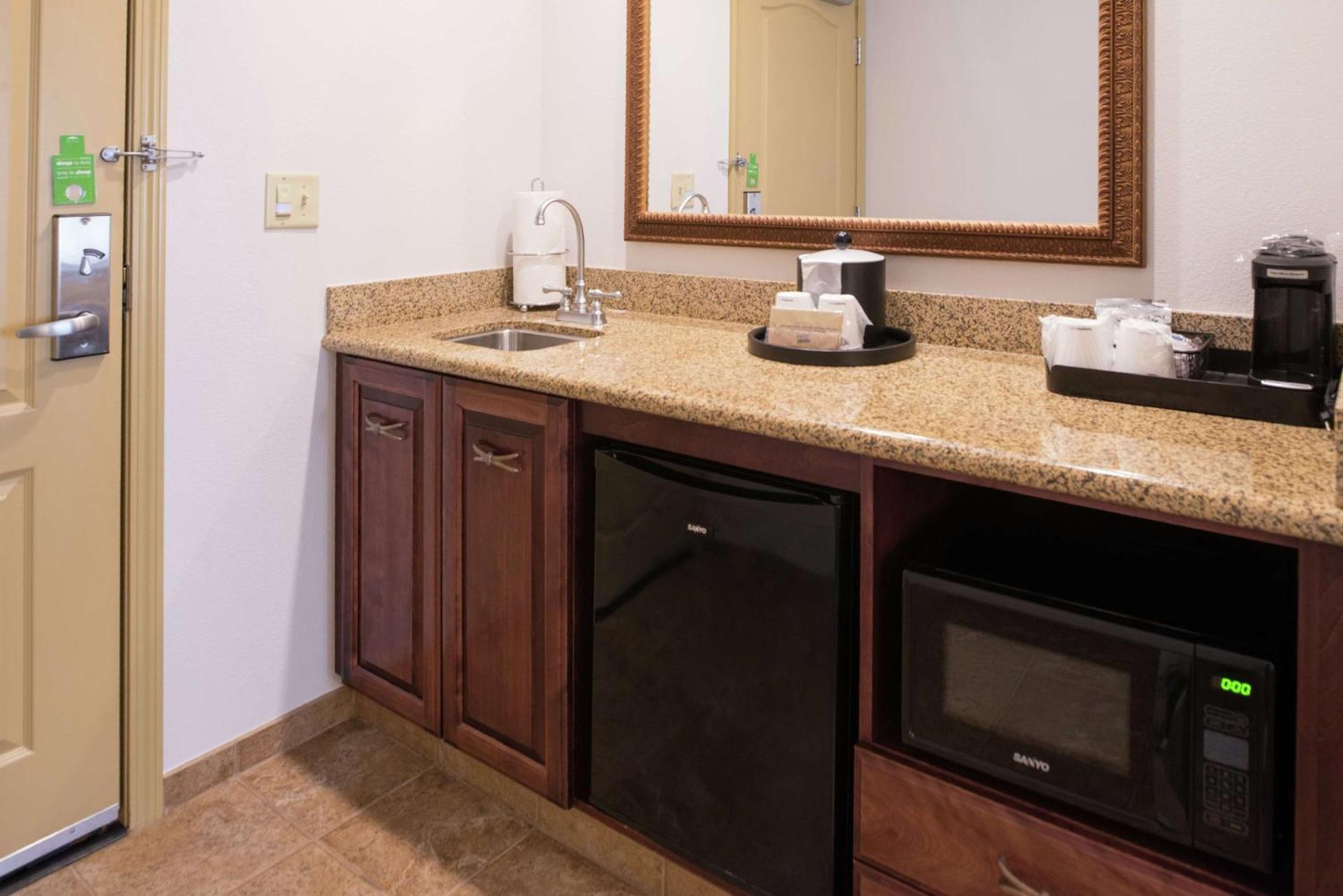 Hampton Inn & Suites Райфл Экстерьер фото