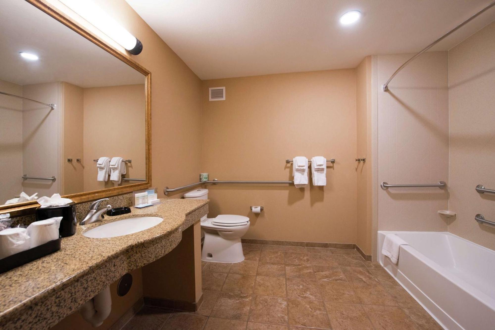 Hampton Inn & Suites Райфл Экстерьер фото