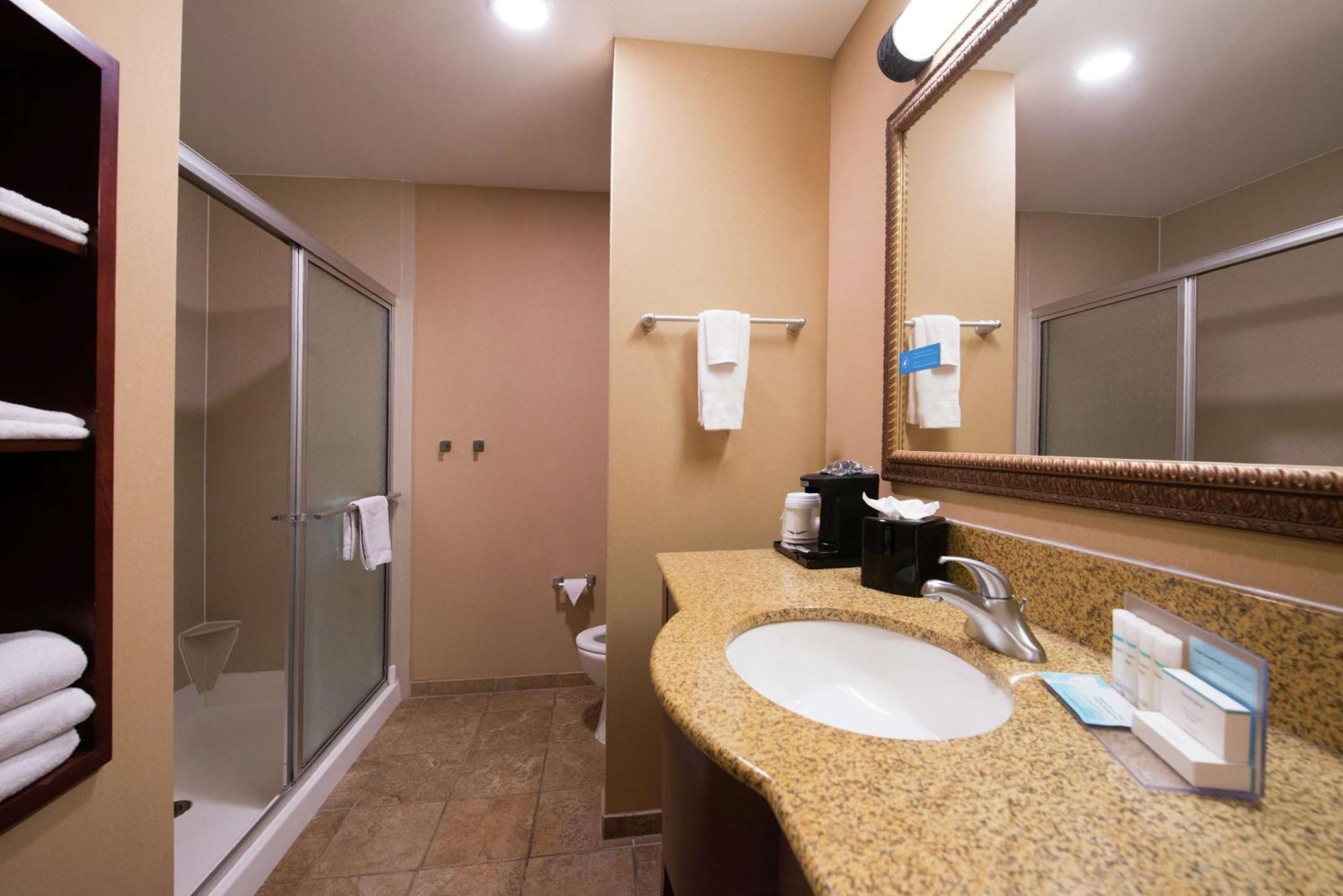 Hampton Inn & Suites Райфл Экстерьер фото