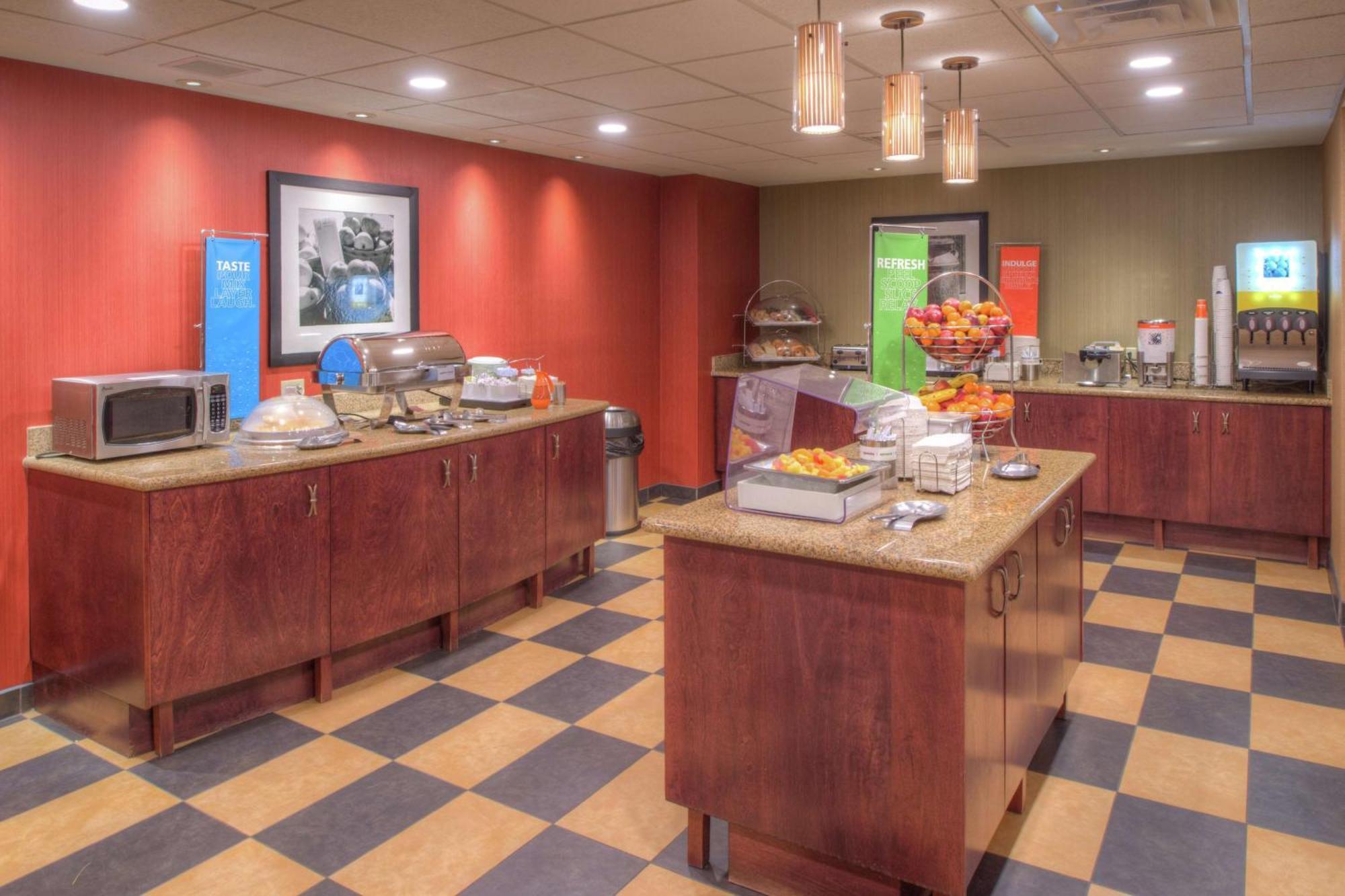 Hampton Inn & Suites Райфл Экстерьер фото