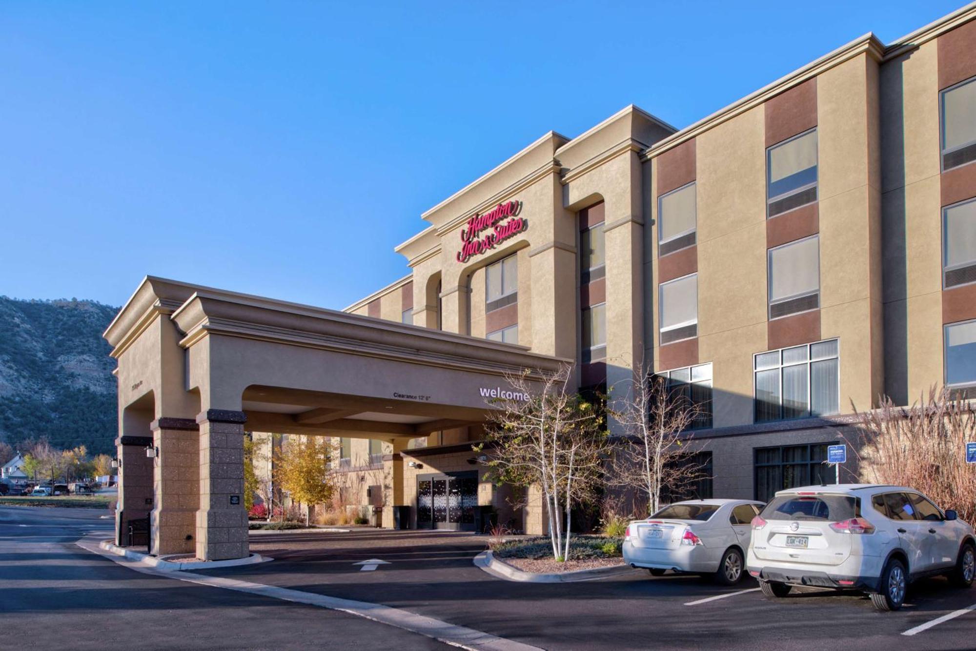 Hampton Inn & Suites Райфл Экстерьер фото