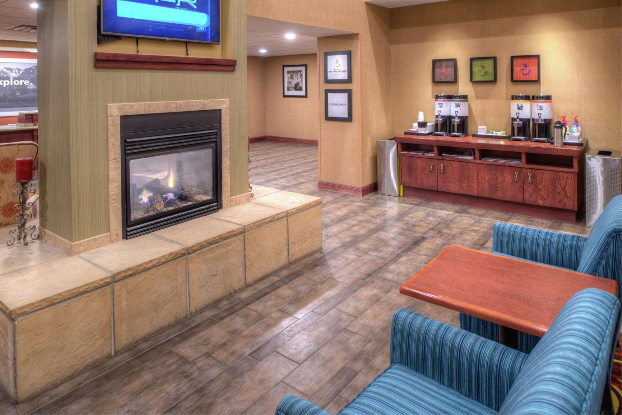 Hampton Inn & Suites Райфл Экстерьер фото