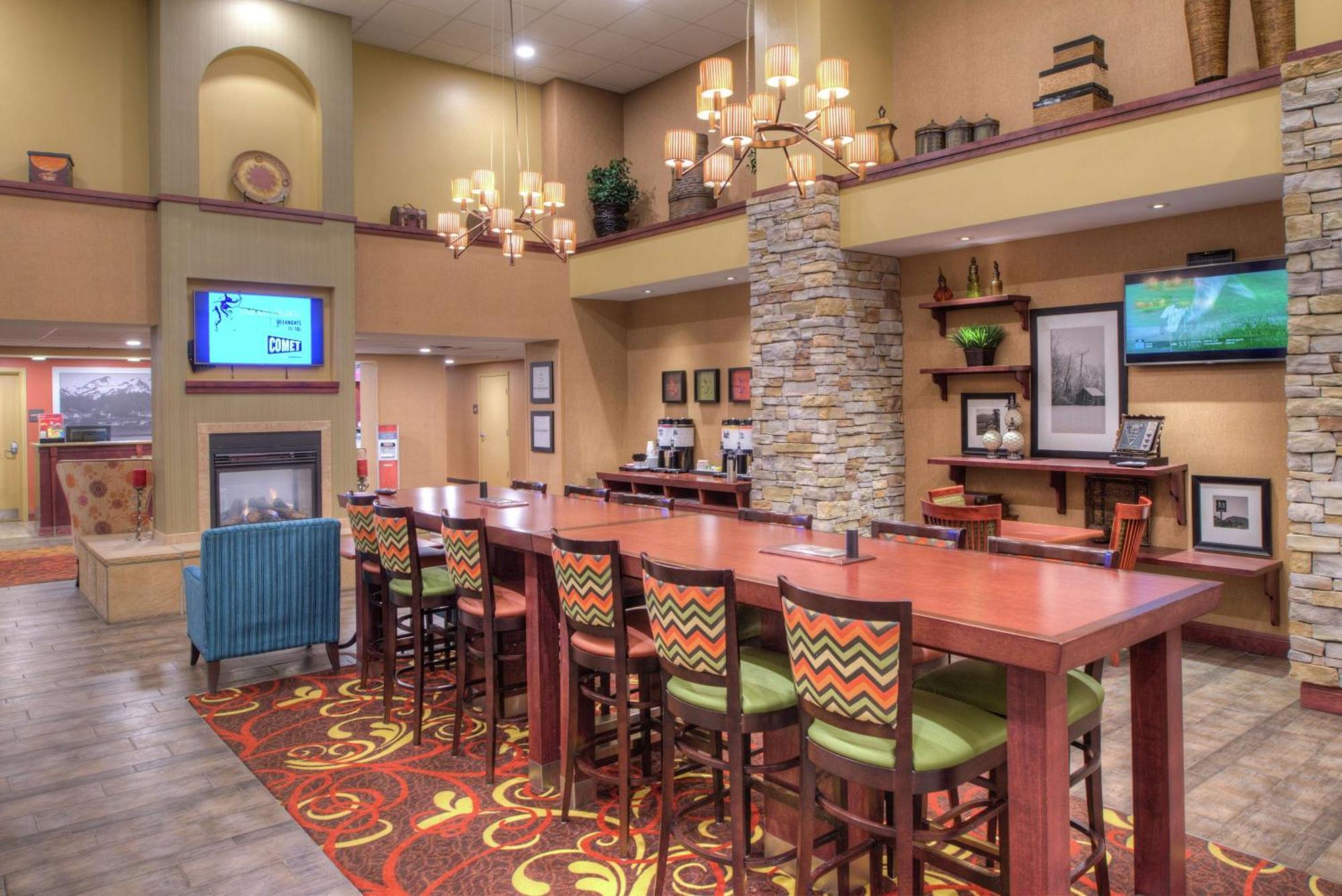 Hampton Inn & Suites Райфл Экстерьер фото