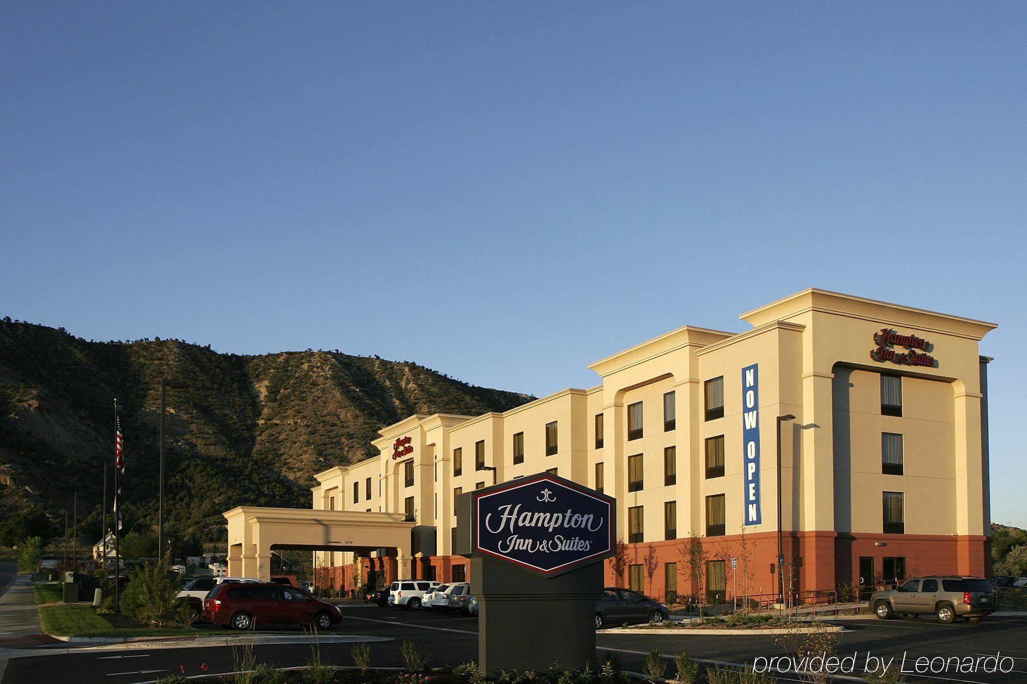 Hampton Inn & Suites Райфл Экстерьер фото