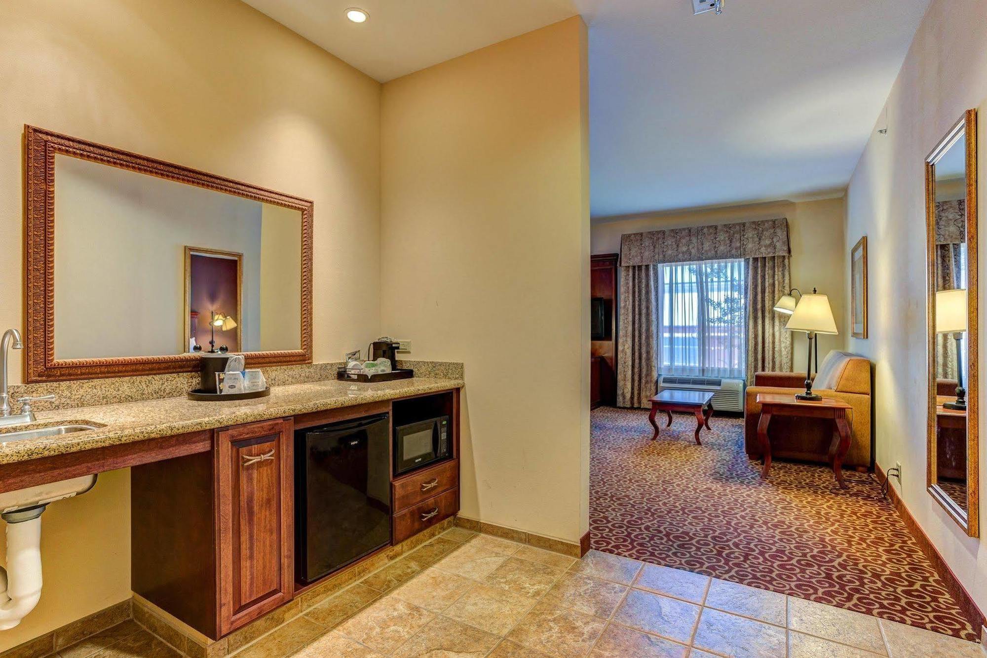Hampton Inn & Suites Райфл Экстерьер фото