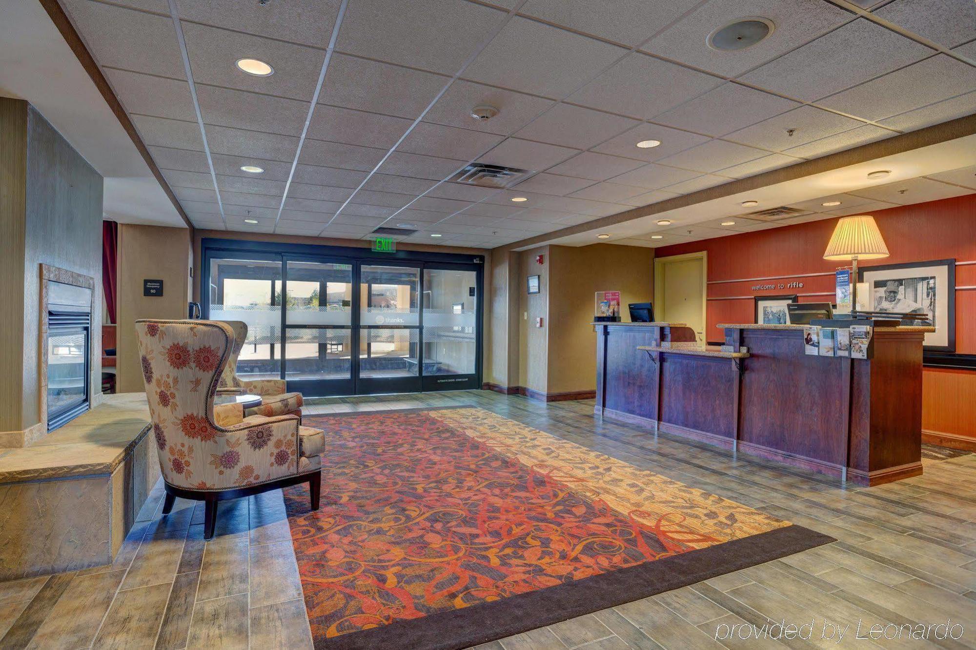 Hampton Inn & Suites Райфл Экстерьер фото