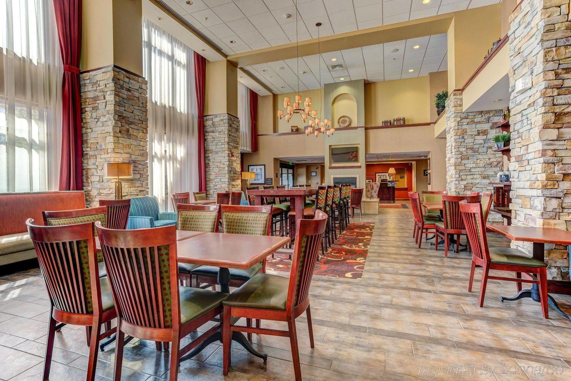 Hampton Inn & Suites Райфл Экстерьер фото