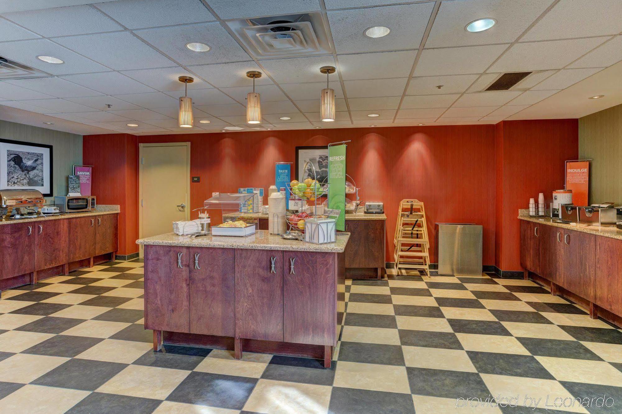 Hampton Inn & Suites Райфл Экстерьер фото