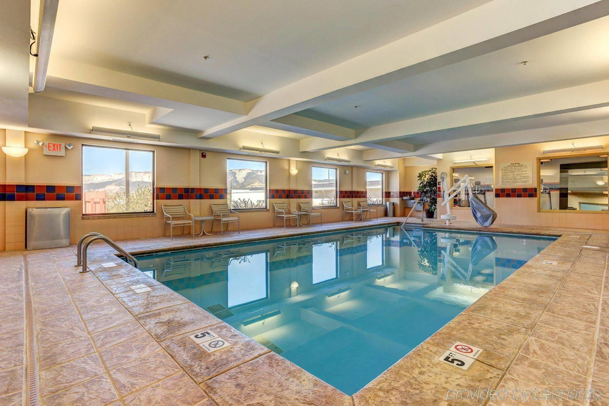 Hampton Inn & Suites Райфл Экстерьер фото
